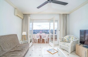 TV, DVD player, books - Maena Cali Lago: apartment seen lac (Empuriabrava)