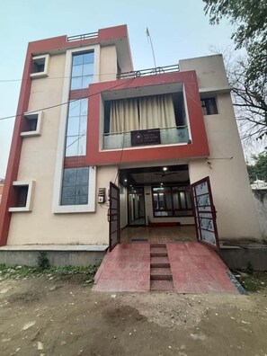 واجهة المنشأة