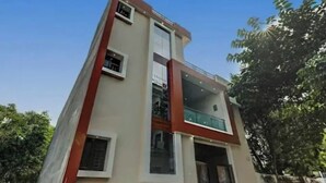 A multi-story building with a balcony on the second floor. - Hotel Awadh Pearl (Lucknow)