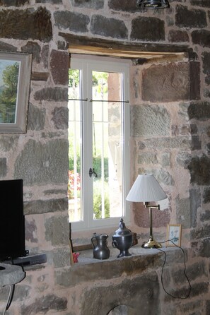 Interior - Holiday Home 'Les Vieilles Treilles' with Private Terrace, Garden, and Air Conditioning (Noailhac)