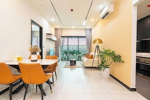 Living area - Luxury Vela Luxe - De La Sol Sai Gon (Ho Chi Minh City)