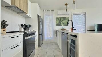 Microwave, oven, dishwasher, coffee/tea maker