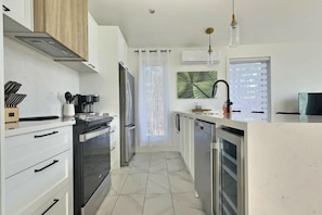 Microwave, oven, dishwasher, coffee/tea maker