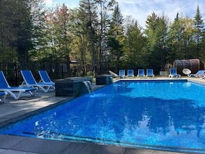 Pool - Relaxation spot in Pont-Rouge, in the beautiful Portneuf region! The chalet is located in the heart of Domaine du Grand Portneuf, known for its open spaces and proximity to outdoor activities. (Pont-Rouge)