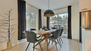 Unclassified image, 5 of 30, button - Relaxation spot in Pont-Rouge, in the beautiful Portneuf region! The chalet is located in the heart of Domaine du Grand Portneuf, known for its open spaces and proximity to outdoor activities. (Pont-Rouge)