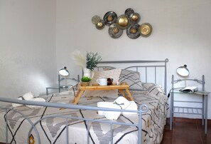 2 chambres, fer et planche à repasser, accès Internet, draps fournis