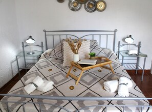 2 bedrooms, iron/ironing board, Internet, bed sheets