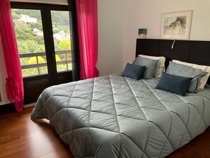 6 bedrooms, iron/ironing board, WiFi, bed sheets