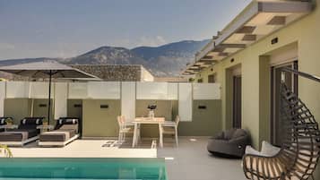 Suite, 2 camere da letto, balcone, vista piscina | Terrazza/patio