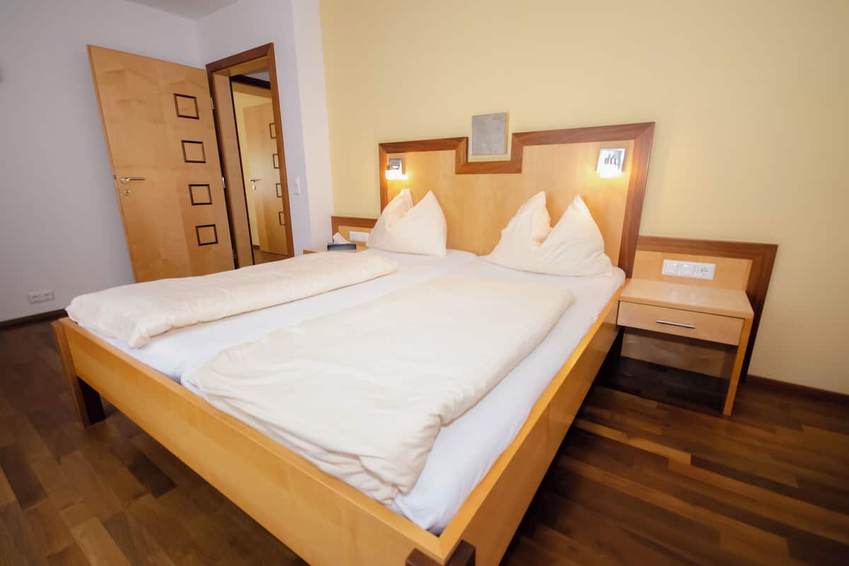 Apartment, Balcony, Lake View | In-room safe, blackout curtains, soundproofing, free WiFi