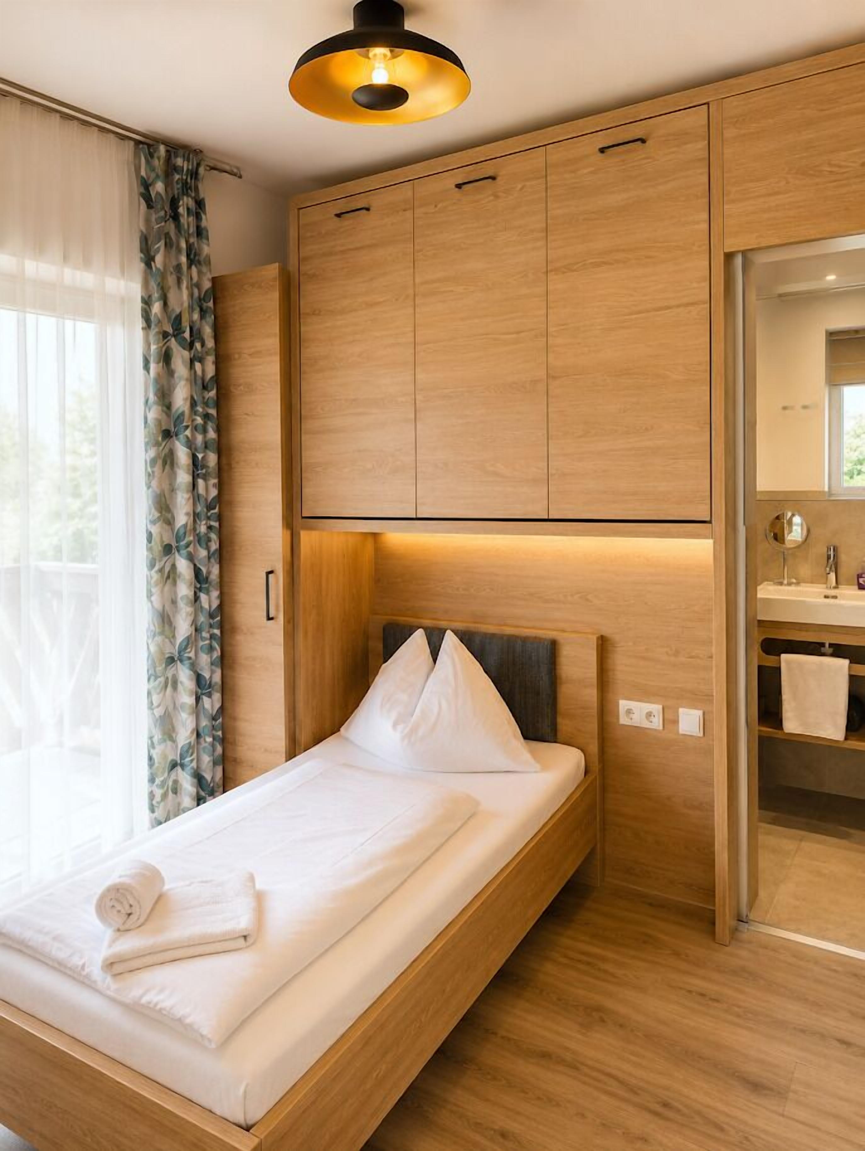 Single Room | In-room safe, blackout drapes, soundproofing, cribs/infant beds