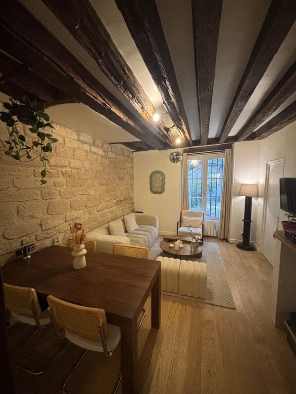 Living area - Cosy apartment in the center of le Marais ! (Paris)