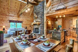 Dining - Dreamy Log Cabin near Hocking Hills for a Relaxing Getaway in Ohio (Logan)