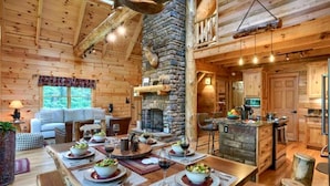 Dining - Dreamy Log Cabin near Hocking Hills for a Relaxing Getaway in Ohio (Logan)