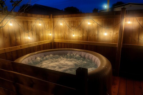 Cute 3 bdr house with hot tub