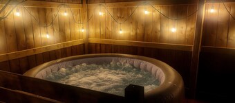 Cute 3 bdr house with hot tub