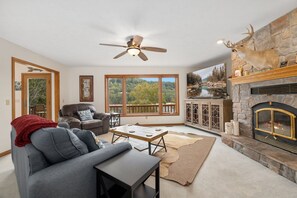 Televisión y oficina 