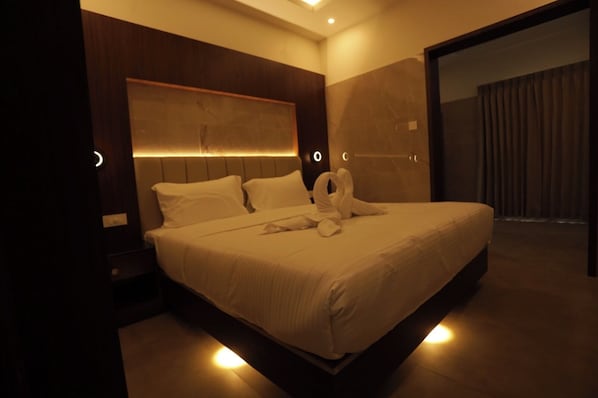 Deluxe Double Room | Free WiFi - Arthana Residency Hotel (Udumalaipettai)