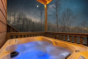 Outdoor spa tub - Secluded Cabin w/ Hot Tub, Fire Pit, Views (Pigeon Forge)