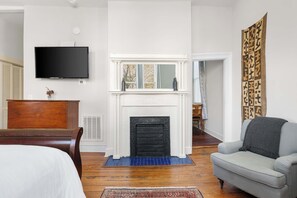 1 habitación, tabla de planchar con plancha, cuna de viaje y wifi