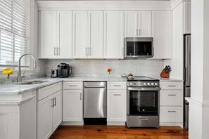 Fridge, microwave, oven, stovetop - The Parlor | 1BD w/ Huge Porch, King Bed + Parking (Charleston)