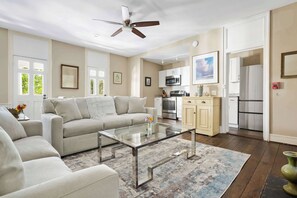 Televisión y oficina 