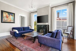 テレビ、書斎 / ワークスペース