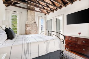 2 habitaciones, tabla de planchar con plancha, cuna de viaje y wifi 