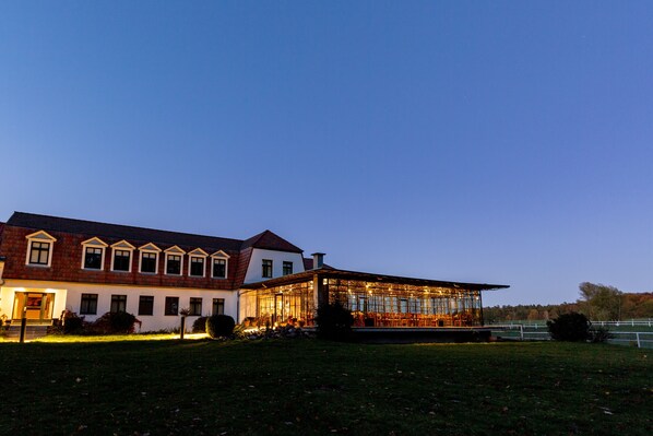 المنشأة من الخارج