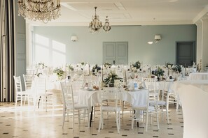 Banquet hall - Cozy vacation apartment on an estate surrounded by nature (Schorfheide)