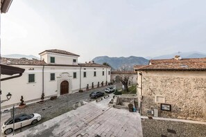 Interior detail - Secret Garda (San Felice del Benaco)