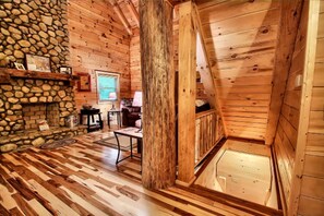 Interior - Large Log Cabin Rental Perfect for Families in Hocking Hills, Ohio (Logan)