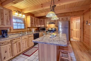 Fridge, microwave, oven, stovetop - Secluded Log Cabin Rental with a Hot Tub in the Hocking Hills, Ohio (Logan)