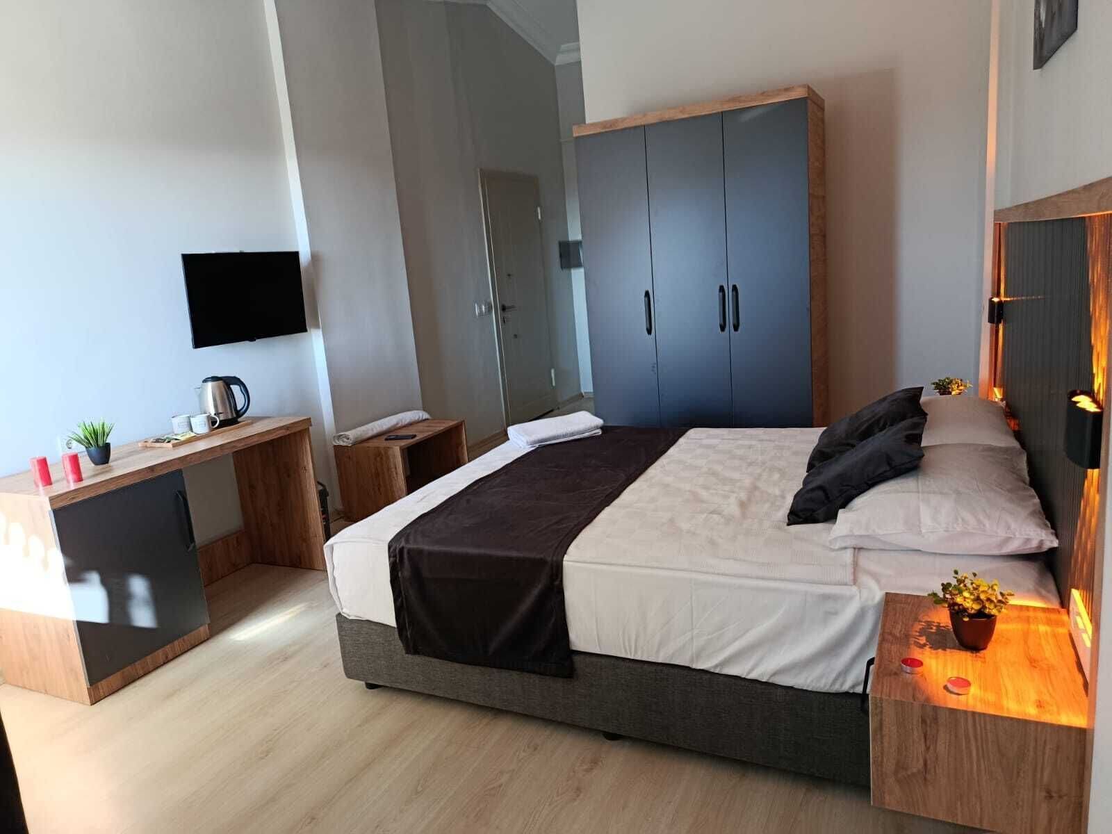 Skrivbord, arbetsyta för laptop och gratis wi-fi