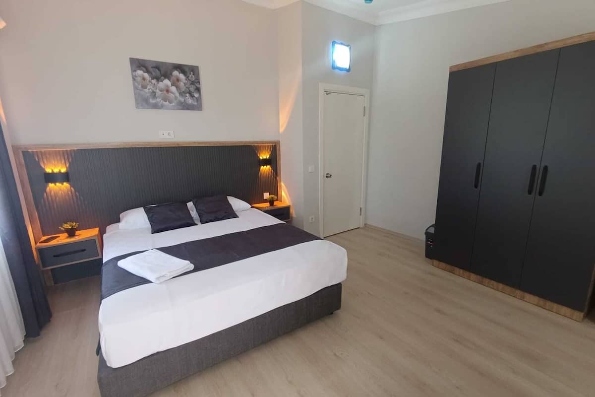 Desk, laptop workspace, free WiFi