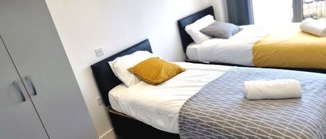 3 bedrooms, iron/ironing board, WiFi, bed sheets