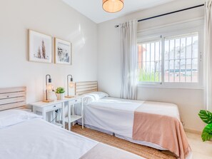 3 bedrooms, free WiFi, bed sheets - Exceptional Estepona Apartment with Garden and Pool (Estepona)