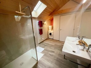 Hair dryer - Cottage in Manthelan: Comfort and Charm, Garden, Wi-Fi (Manthelan)