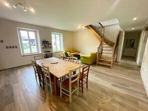 Dining - Cottage in Manthelan: Comfort and Charm, Garden, Wi-Fi (Manthelan)