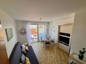 Living area - 2-room apartment - sleeps 5, 250m from the beach (Port-la-Nouvelle)