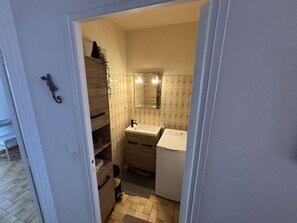 Interior - 2-room apartment - sleeps 5, 250m from the beach (Port-la-Nouvelle)