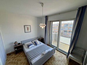 1 bedroom - 2-room apartment - sleeps 5, 250m from the beach (Port-la-Nouvelle)