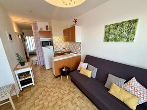 Living area - 2-room apartment - sleeps 5, 250m from the beach (Port-la-Nouvelle)