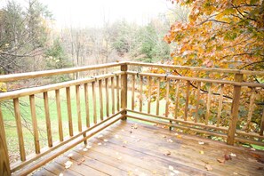 Property grounds - Carly Brook Home-Cozy Country Retreat Near Ski Areas (Hinesburg)