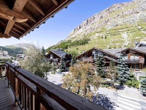 Property grounds - Spacious apartment with fireplace, parking, Val-d'Isère (Val-d'Isère)
