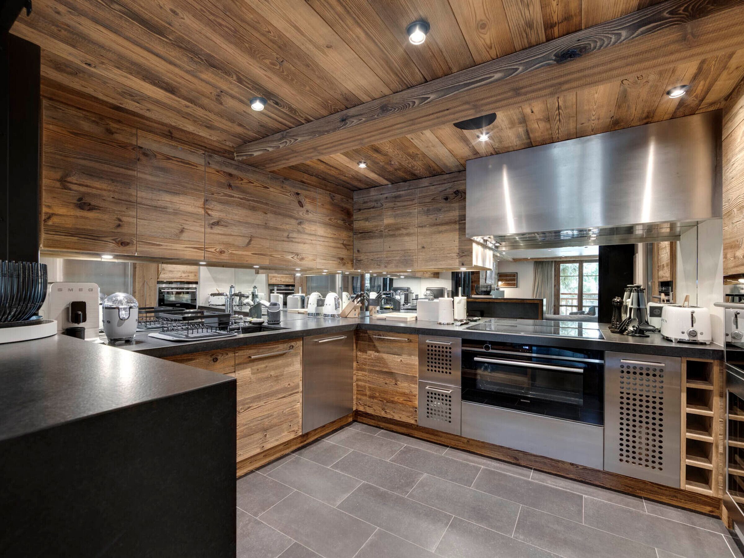 Kylskåp, mikrovågsugn och diskmaskin