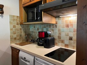 Kühlschrank, Mikrowelle, Geschirrspüler