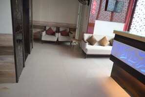 Front of property - Hotel Royal Residency (Vasai)