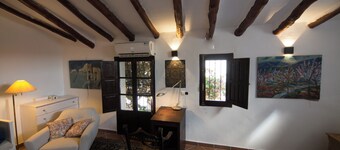 Guest House Bellaguarda: Rooms centrally located in old town Vocationals Holiday Adults