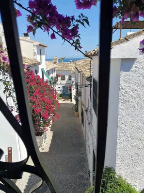 المنطقة المحيطة بالمنشأة